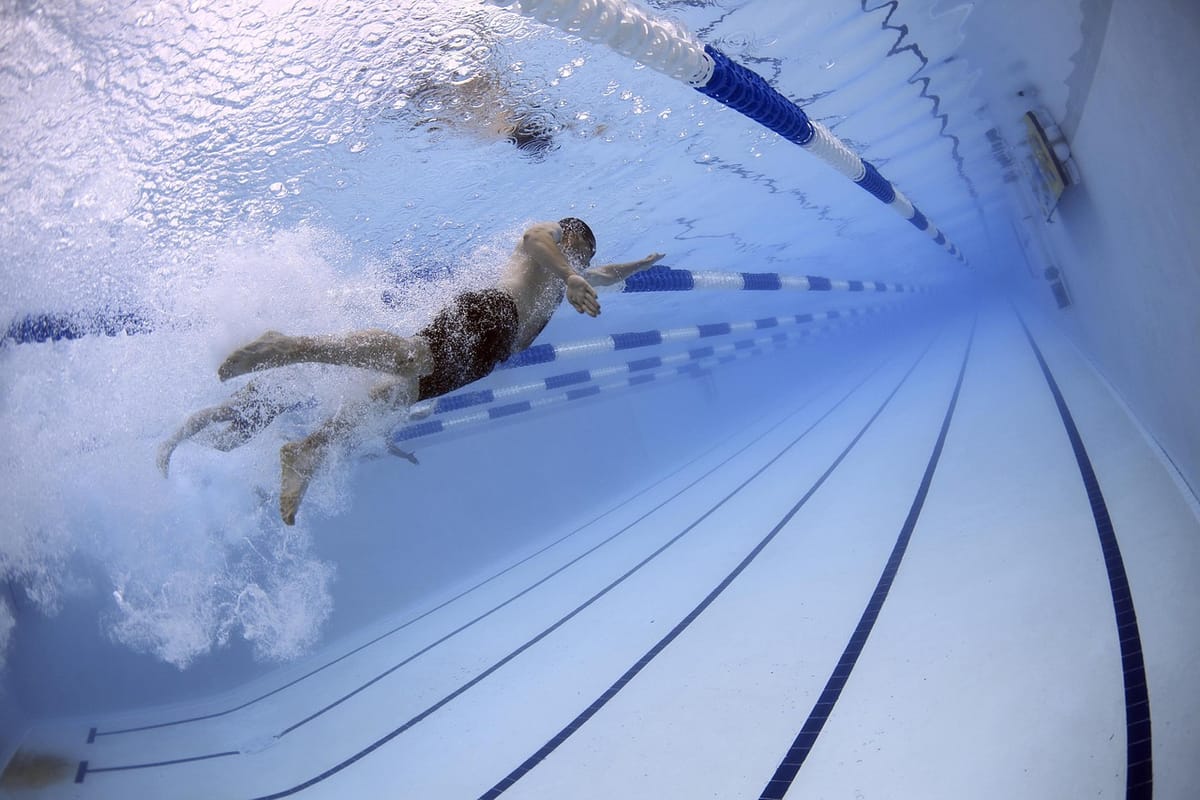 Wieso brennen die Augen im Wasser? Die Erklärung