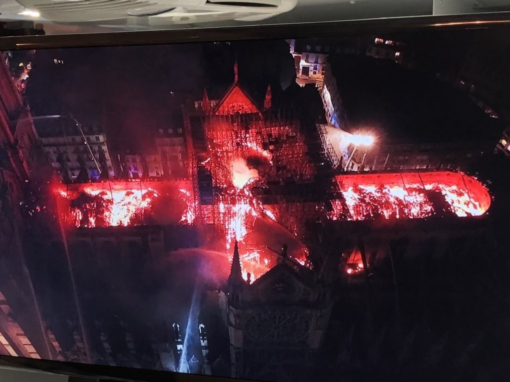 , Die Notre Dame in Flammen. So reagieren die Pariser und das Netz