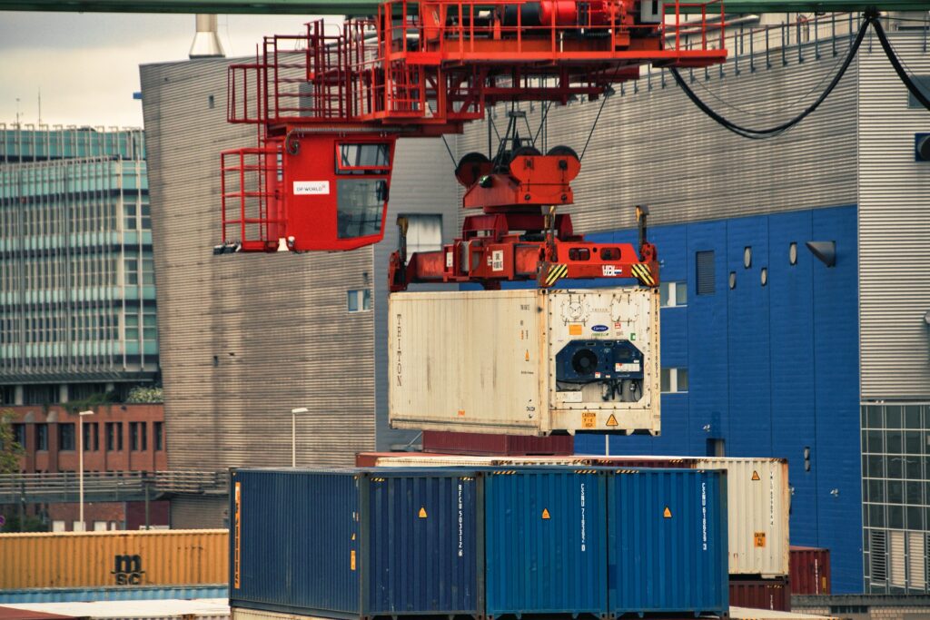 Container im Hafen. Hier symbolisch für Linux Docker Container
